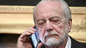 Aurelio De Laurentiis al telefono - Foto ANSA - Dotsport‭.it