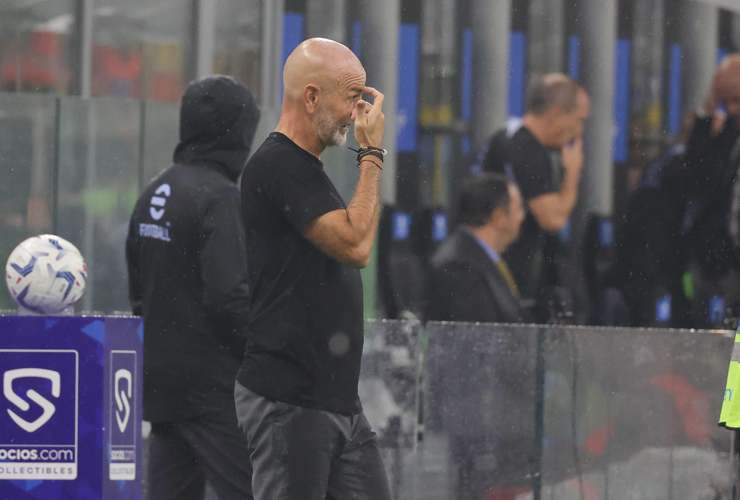Stefano Pioli sconsolato durante il derby - Foto ANSA - Dotsport.it