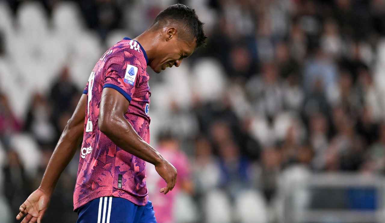 Juventus, via Alex Sandro: arriva un difensore dall'Atletico Madrid.
