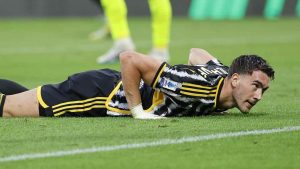 Dusan Vlahovic con la maglia della Juventus - Foto ANSA - Dotsport.it