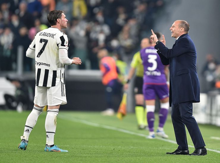 Dusan Vlahovic e Max Allegri a colloquio durante una partita di Serie A - Foto ANSA - Dotsport.it