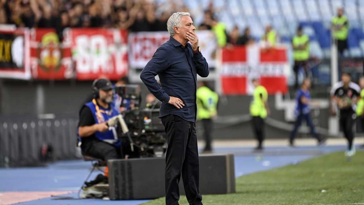 José Mourinho a bordo campo - Foto ANSA - Dotsport.it