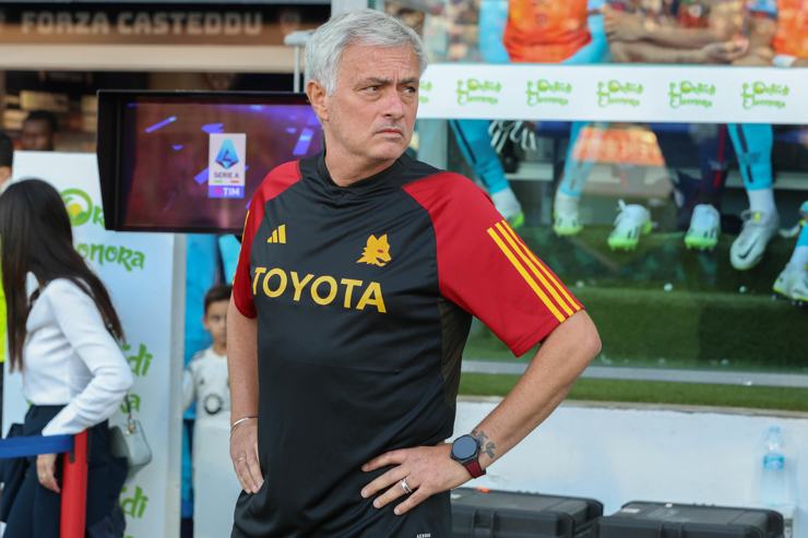 José Mourinho a bordo campo - Foto ANSA - Dotsport.it