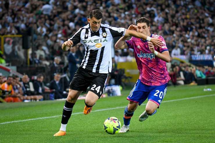 Samardzic in azione contro la Juventus, sua possibile futura squadra - Foto ANSA - Dotsport.it