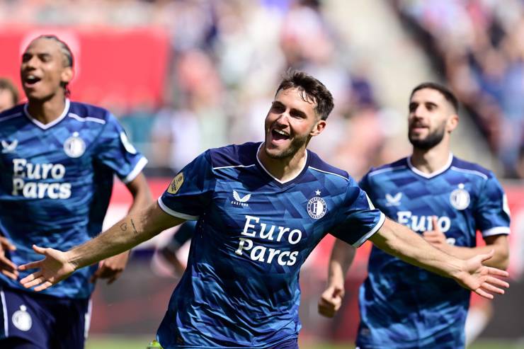 Santiago Gimenez festeggia una rete - Foto ANSA - Dotsport.it
