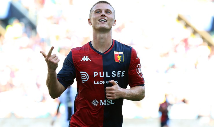 Roma, occhi su Gudmundsson del Genoa.