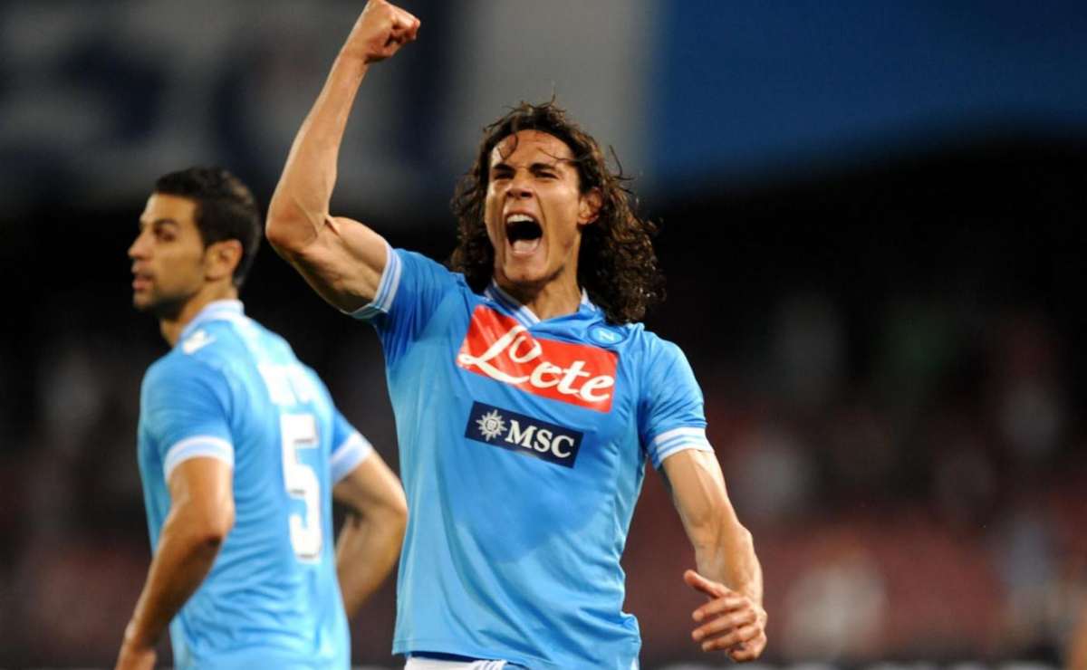 Edinson Cavani torna a casa.