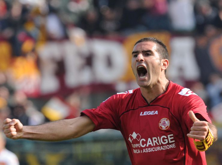 Cristiano Lucarelli con la maglia del Livorno - Foto ANSA - Dotsport.it