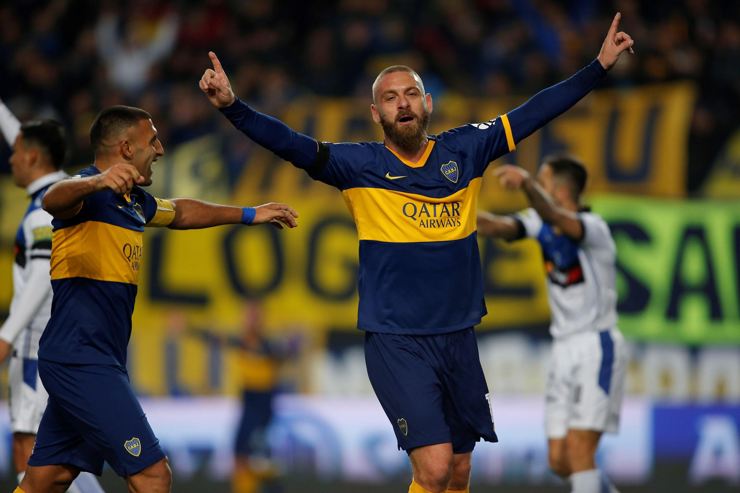 Daniele De Rossi festeggia una rete con la maglia del Boca Juniors - Foto ANSA - Dotsport.it