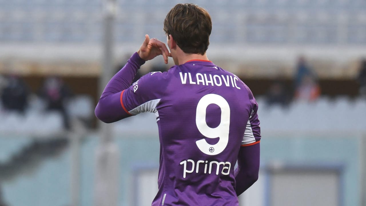 Dusan Vlahovic con la maglia della Fiorentina - Foto ANSA - Dotsport.it