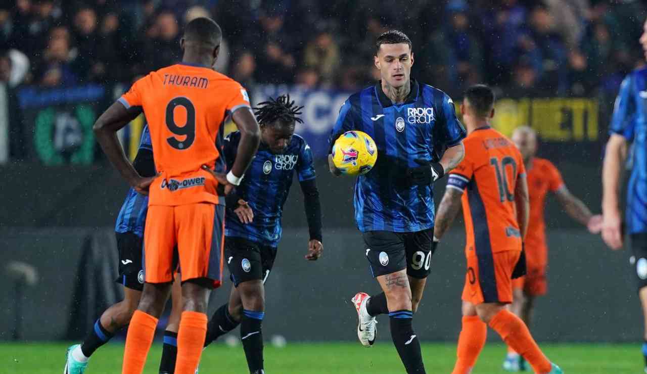 Il giocatore nerazzurro si è fatto male in Nazionale: torna subito in Italia.