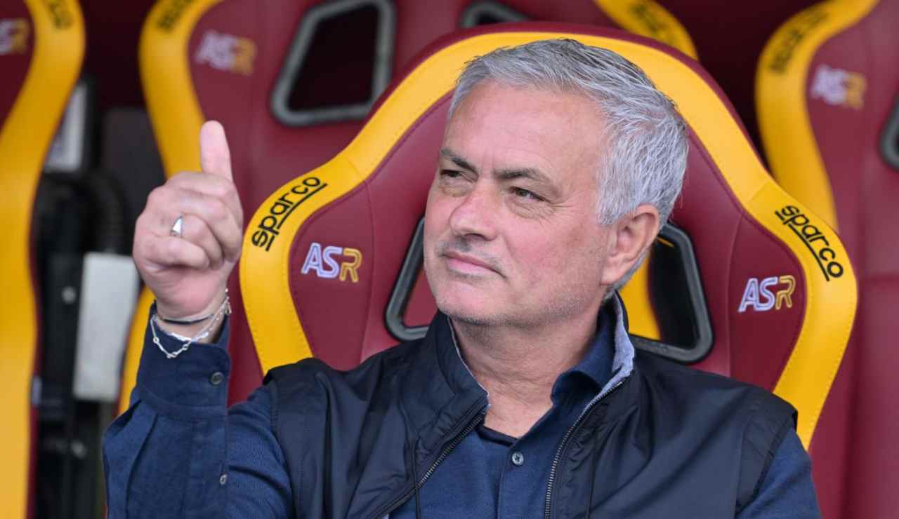 Mourinho esulta: buone notizie in vista del derby.