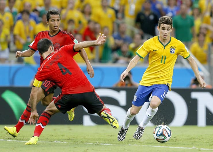 Oscar con la maglia del Brasile - Foto ANSA - Dotsport.it