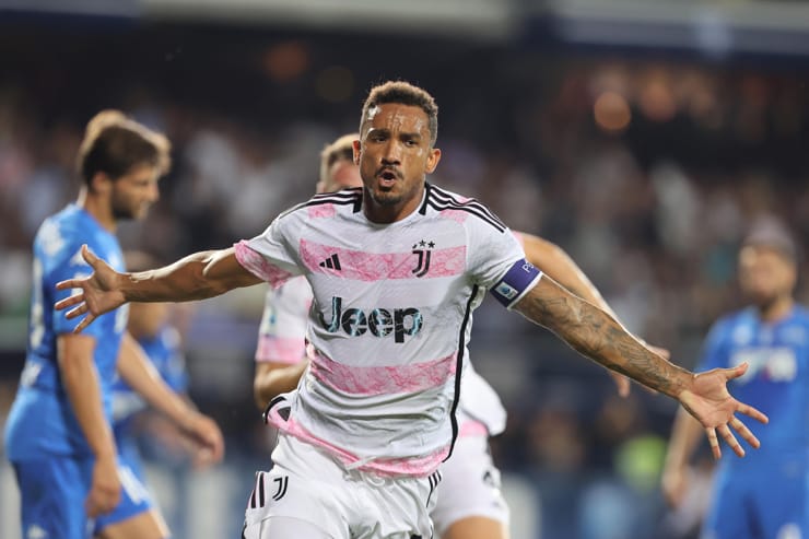 Danilo festeggia una rete segnata con la maglia della Juventus - Foto ANSA - Dotsport.it