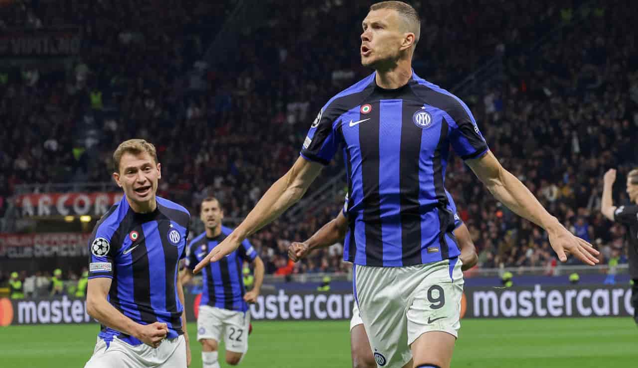 Edin Dzeko festeggia un goal segnato con la maglia dell'Inter - Foto ANSA - Dotsport.it