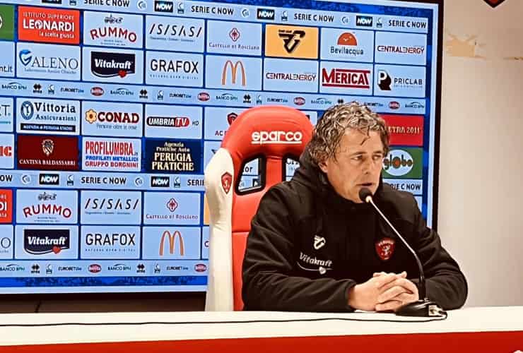 Francesco Baldini, ex allenatore del Perugia, in conferenza stampa - Foto profilo Facebook del club - Dotsport.it