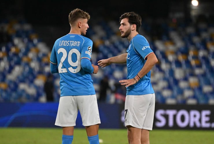 Lindstrom e Kvara in una recente partita del Napoli - Foto ANSA - Dotsport.it
