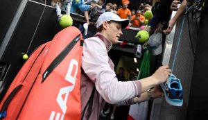 Jannik Sinner con i tifosi agli Australian Open 2024 - Foto ANSA - Dotsport.it