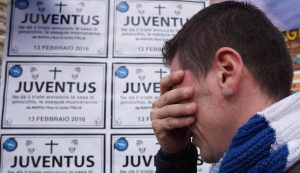 La disperazione dei tifosi juventini - Foto ANSA - Dotsport.it