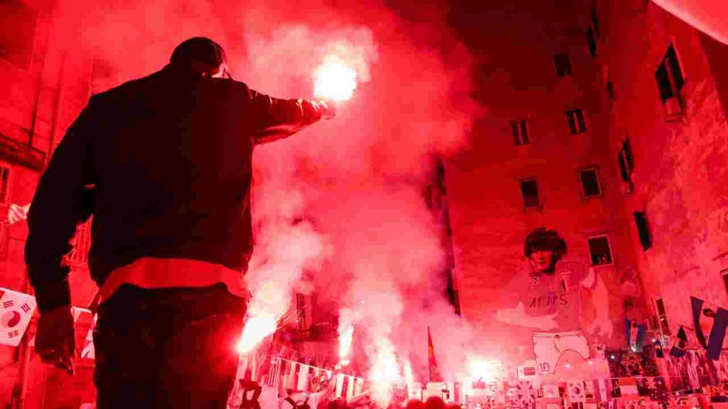 Tensione a Napoli: notte agitata per il Cagliari