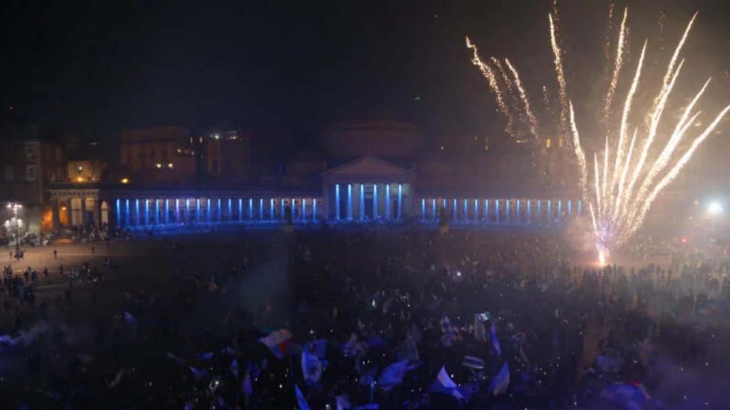 Napoli si prepara alla festa Scudetto: 53 maxi-schermi e sfilata sul lungomare